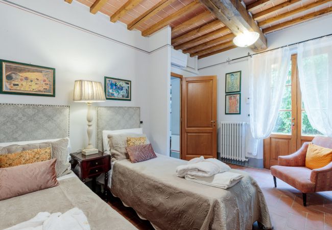 Villa in Orentano - 11 bedrooms Luxury Farmhouse, Private Pool, Jacuzzi, Private Tennis Villa in Orentano - 11 bedrooms Luxury Farmhouse, Private Pool, Jacuzzi, Private Tennis