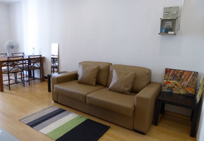  in Barcelona - Lovely flat for rent by days in Barcelona center, Gracia. Sunny light, comfort and quiet.