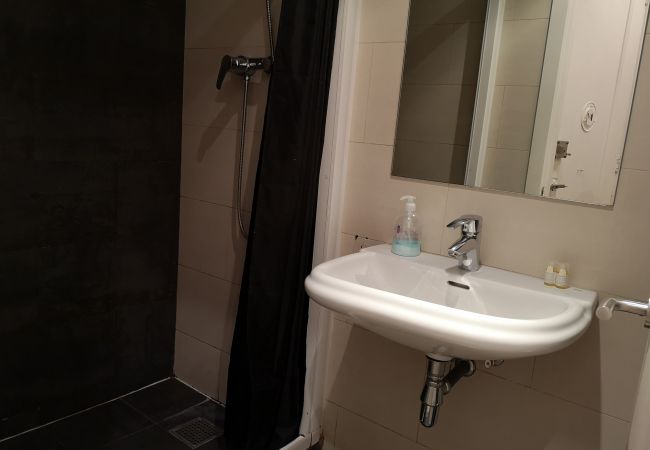 Apartment in Barcelona - Vacation rental flat restored for rent in Barcelona center, Gracia Apartment in Barcelona - Vacation rental flat restored for rent in Barcelona center, Gracia