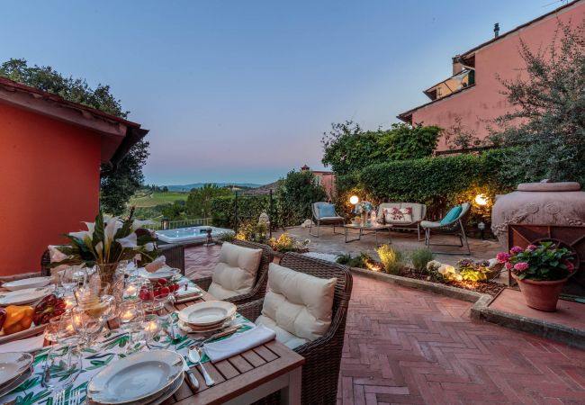 Villa in Marcialla - VILLA CHIANTI, your Secret 4 Bedrooms Retreat with View over the Vineyards in Marcialla Villa in Marcialla - VILLA CHIANTI, your Secret 4 Bedrooms Retreat with View over the Vineyards in Marcialla