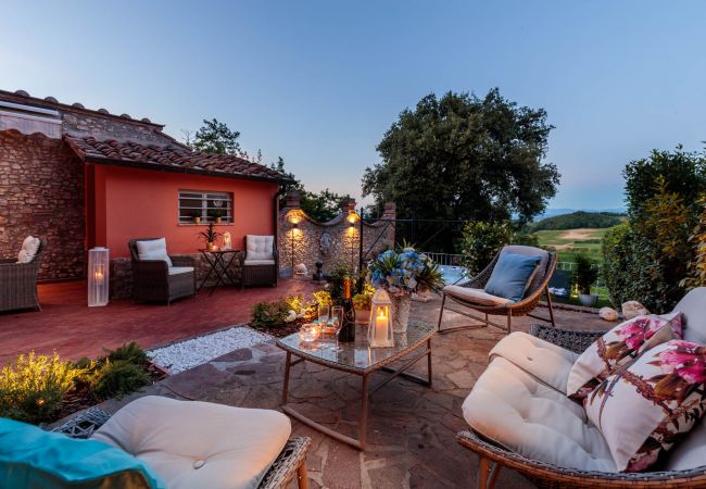 Villa in Marcialla - VILLA CHIANTI, your Secret 4 Bedrooms Retreat with View over the Vineyards in Marcialla Villa in Marcialla - VILLA CHIANTI, your Secret 4 Bedrooms Retreat with View over the Vineyards in Marcialla