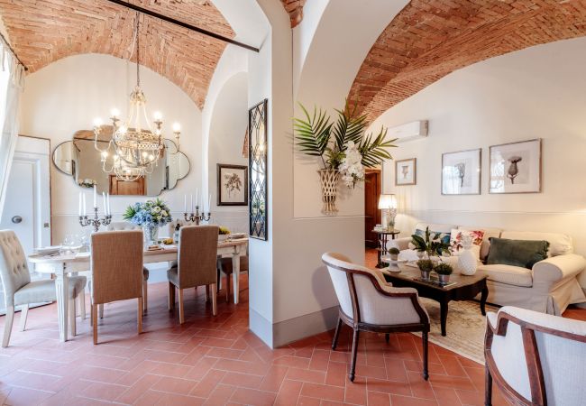 Villa in Marcialla - VILLA CHIANTI, your Secret 4 Bedrooms Retreat with View over the Vineyards in Marcialla Villa in Marcialla - VILLA CHIANTI, your Secret 4 Bedrooms Retreat with View over the Vineyards in Marcialla