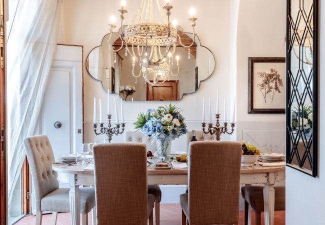 Villa in Marcialla - VILLA CHIANTI, your Secret 4 Bedrooms Retreat with View over the Vineyards in Marcialla Villa in Marcialla - VILLA CHIANTI, your Secret 4 Bedrooms Retreat with View over the Vineyards in Marcialla