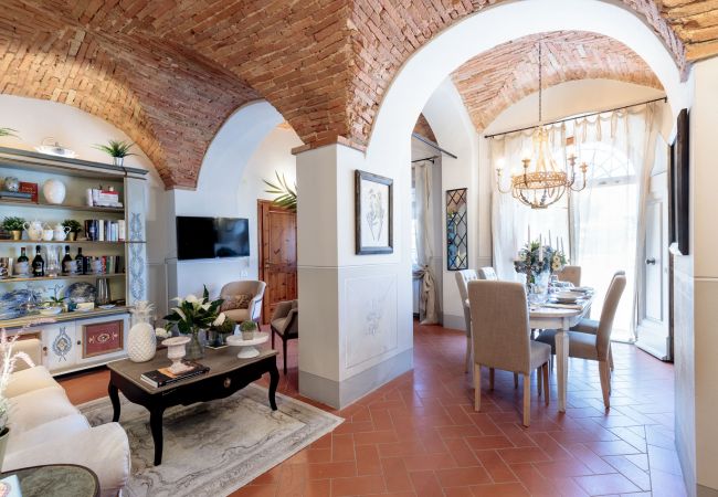 Villa in Marcialla - VILLA CHIANTI, your Secret 4 Bedrooms Retreat with View over the Vineyards in Marcialla Villa in Marcialla - VILLA CHIANTI, your Secret 4 Bedrooms Retreat with View over the Vineyards in Marcialla