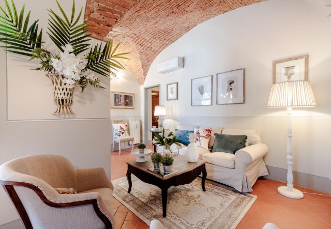 Villa in Marcialla - VILLA CHIANTI, your Secret 4 Bedrooms Retreat with View over the Vineyards in Marcialla Villa in Marcialla - VILLA CHIANTI, your Secret 4 Bedrooms Retreat with View over the Vineyards in Marcialla