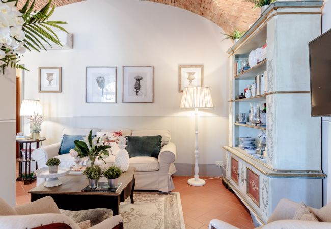 Villa in Marcialla - VILLA CHIANTI, your Secret 4 Bedrooms Retreat with View over the Vineyards in Marcialla Villa in Marcialla - VILLA CHIANTI, your Secret 4 Bedrooms Retreat with View over the Vineyards in Marcialla