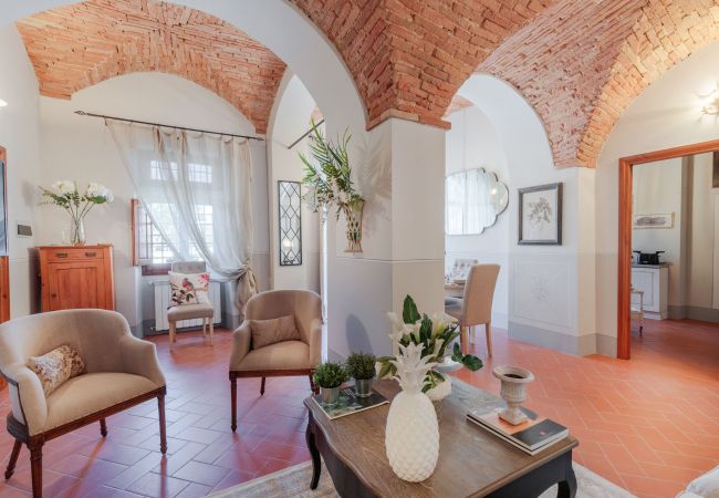 Villa in Marcialla - VILLA CHIANTI, your Secret 4 Bedrooms Retreat with View over the Vineyards in Marcialla Villa in Marcialla - VILLA CHIANTI, your Secret 4 Bedrooms Retreat with View over the Vineyards in Marcialla