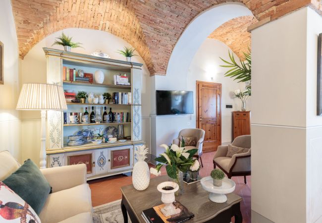 Villa in Marcialla - VILLA CHIANTI, your Secret 4 Bedrooms Retreat with View over the Vineyards in Marcialla Villa in Marcialla - VILLA CHIANTI, your Secret 4 Bedrooms Retreat with View over the Vineyards in Marcialla