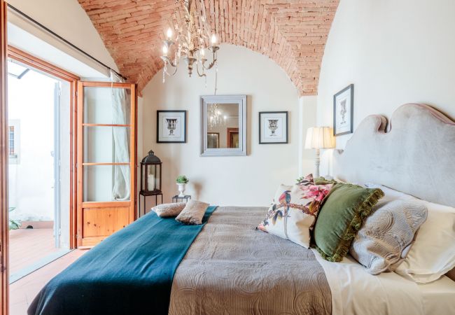 Villa in Marcialla - VILLA CHIANTI, your Secret 4 Bedrooms Retreat with View over the Vineyards in Marcialla Villa in Marcialla - VILLA CHIANTI, your Secret 4 Bedrooms Retreat with View over the Vineyards in Marcialla