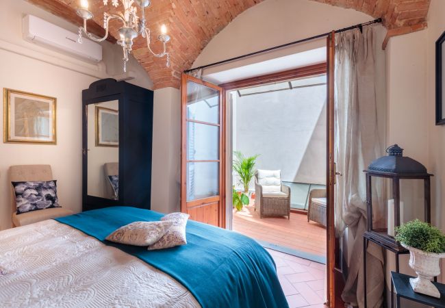 Villa in Marcialla - VILLA CHIANTI, your Secret 4 Bedrooms Retreat with View over the Vineyards in Marcialla Villa in Marcialla - VILLA CHIANTI, your Secret 4 Bedrooms Retreat with View over the Vineyards in Marcialla