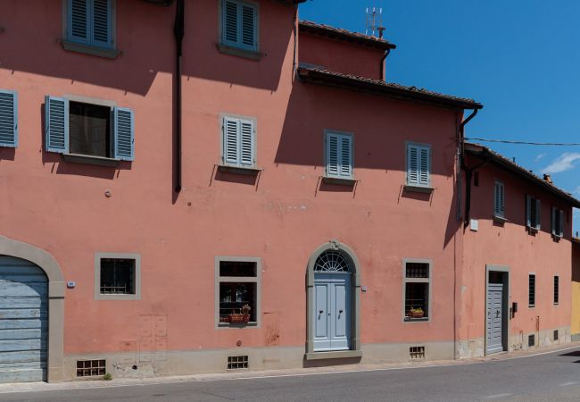 Villa in Marcialla - VILLA CHIANTI, your Secret 4 Bedrooms Retreat with View over the Vineyards in Marcialla Villa in Marcialla - VILLA CHIANTI, your Secret 4 Bedrooms Retreat with View over the Vineyards in Marcialla