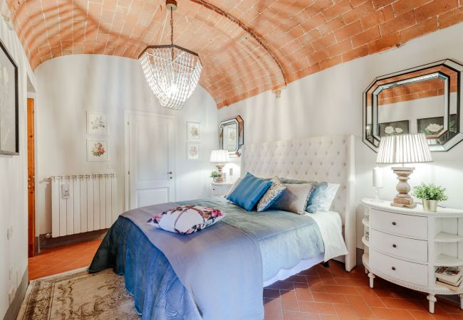 Villa in Marcialla - VILLA CHIANTI, your Secret 4 Bedrooms Retreat with View over the Vineyards in Marcialla Villa in Marcialla - VILLA CHIANTI, your Secret 4 Bedrooms Retreat with View over the Vineyards in Marcialla