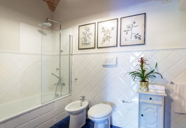 Villa in Marcialla - VILLA CHIANTI, your Secret 4 Bedrooms Retreat with View over the Vineyards in Marcialla Villa in Marcialla - VILLA CHIANTI, your Secret 4 Bedrooms Retreat with View over the Vineyards in Marcialla