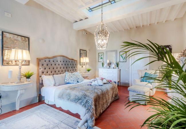 Villa in Marcialla - VILLA CHIANTI, your Secret 4 Bedrooms Retreat with View over the Vineyards in Marcialla Villa in Marcialla - VILLA CHIANTI, your Secret 4 Bedrooms Retreat with View over the Vineyards in Marcialla