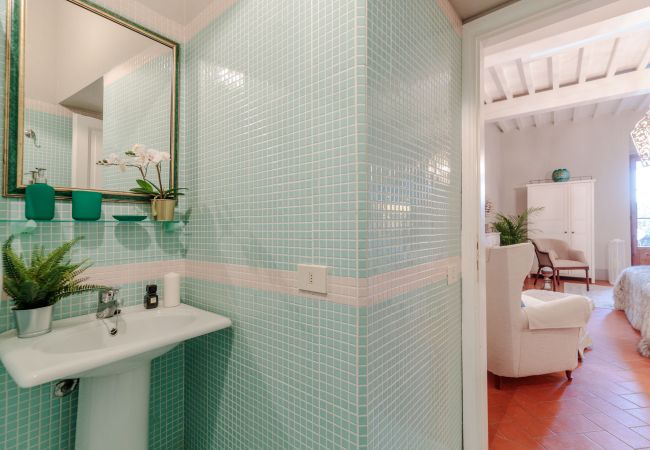 Villa in Marcialla - VILLA CHIANTI, your Secret 4 Bedrooms Retreat with View over the Vineyards in Marcialla Villa in Marcialla - VILLA CHIANTI, your Secret 4 Bedrooms Retreat with View over the Vineyards in Marcialla
