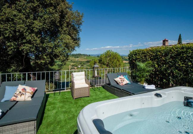 Villa in Marcialla - VILLA CHIANTI, your Secret 4 Bedrooms Retreat with View over the Vineyards in Marcialla Villa in Marcialla - VILLA CHIANTI, your Secret 4 Bedrooms Retreat with View over the Vineyards in Marcialla