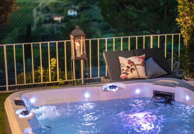 Villa in Marcialla - VILLA CHIANTI, your Secret 4 Bedrooms Retreat with View over the Vineyards in Marcialla Villa in Marcialla - VILLA CHIANTI, your Secret 4 Bedrooms Retreat with View over the Vineyards in Marcialla