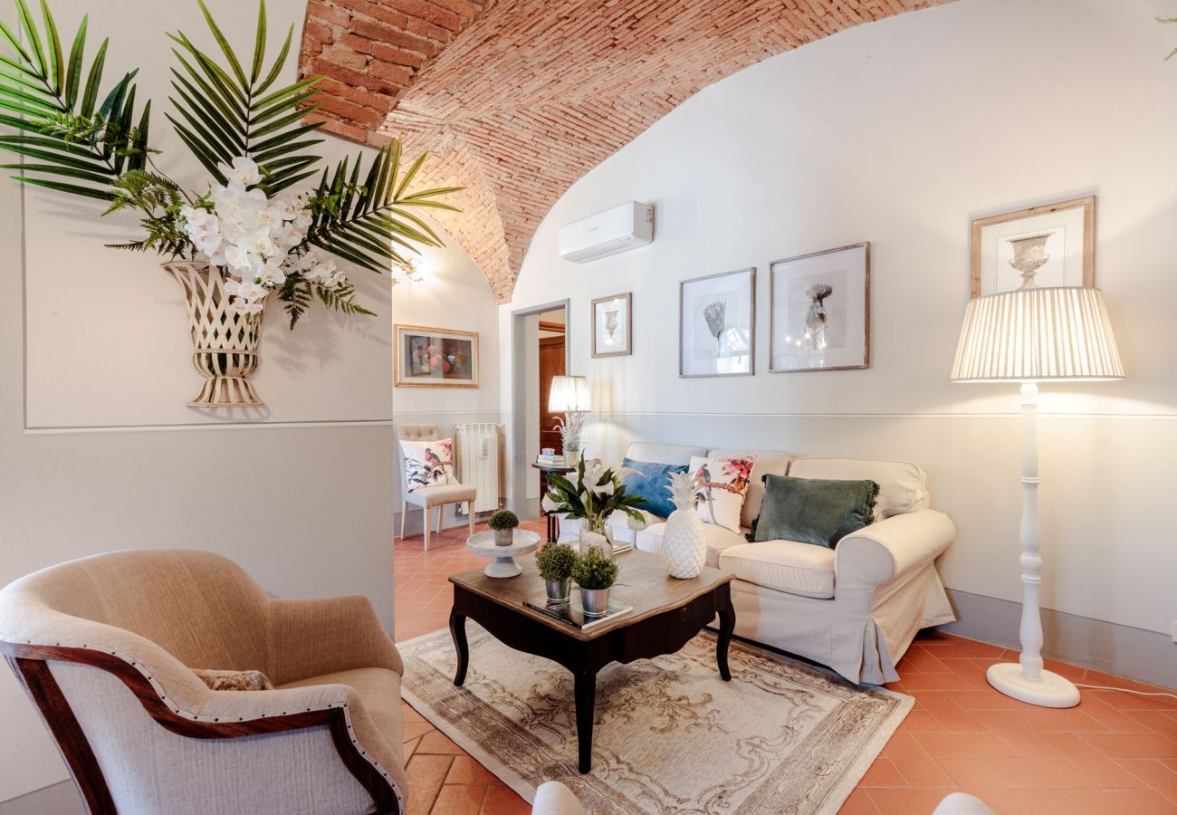 Villa in Marcialla - VILLA CHIANTI, your Secret 4 Bedrooms Retreat with View over the Vineyards in Marcialla Villa in Marcialla - VILLA CHIANTI, your Secret 4 Bedrooms Retreat with View over the Vineyards in Marcialla