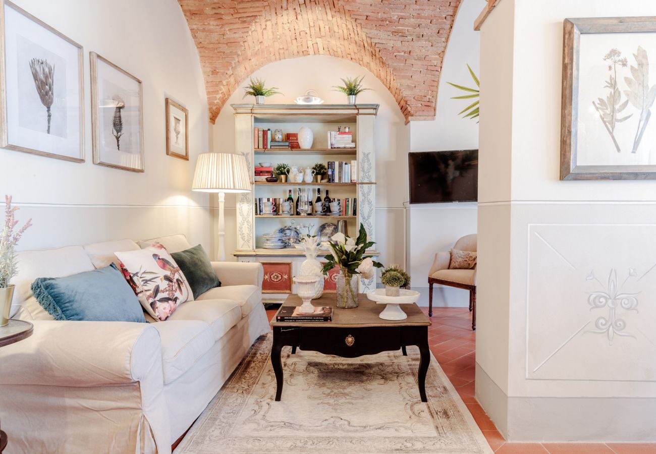 Villa in Marcialla - VILLA CHIANTI, your Secret 4 Bedrooms Retreat with View over the Vineyards in Marcialla Villa in Marcialla - VILLA CHIANTI, your Secret 4 Bedrooms Retreat with View over the Vineyards in Marcialla