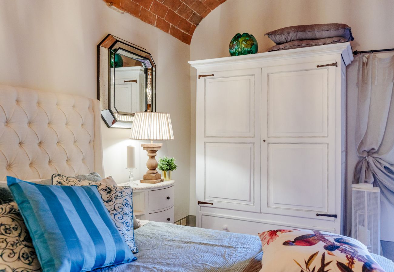 Villa in Marcialla - VILLA CHIANTI, your Secret 4 Bedrooms Retreat with View over the Vineyards in Marcialla Villa in Marcialla - VILLA CHIANTI, your Secret 4 Bedrooms Retreat with View over the Vineyards in Marcialla