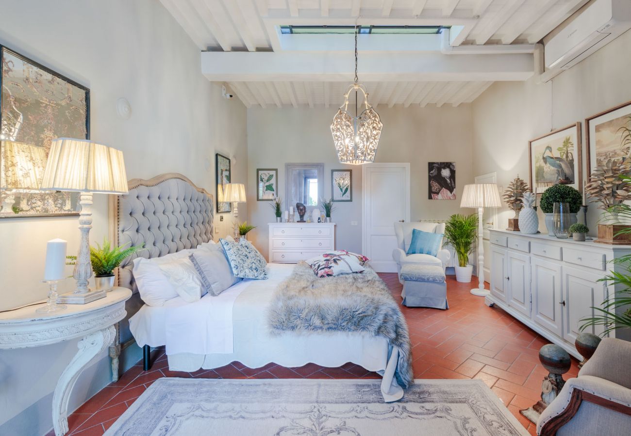 Villa in Marcialla - VILLA CHIANTI, your Secret 4 Bedrooms Retreat with View over the Vineyards in Marcialla Villa in Marcialla - VILLA CHIANTI, your Secret 4 Bedrooms Retreat with View over the Vineyards in Marcialla