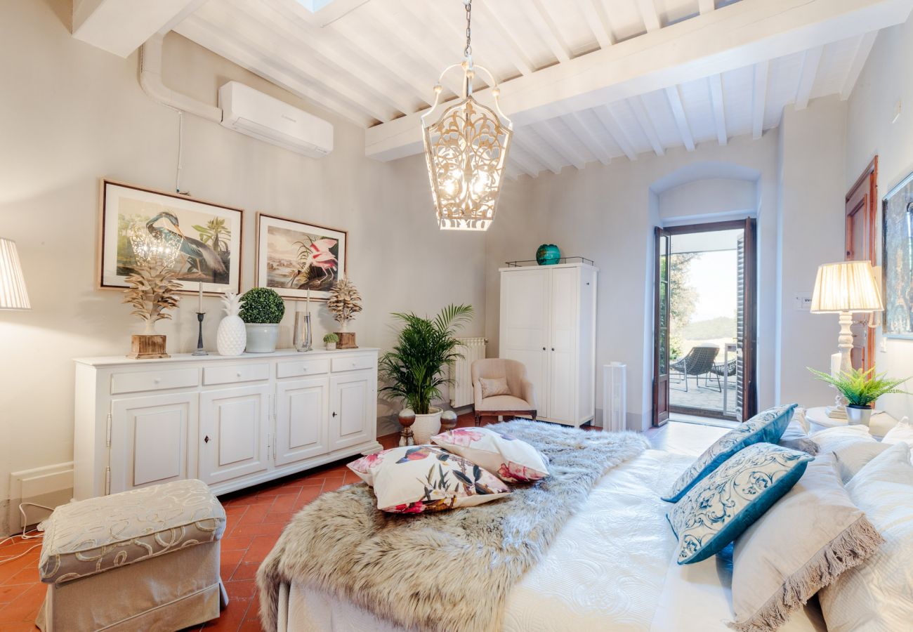 Villa in Marcialla - VILLA CHIANTI, your Secret 4 Bedrooms Retreat with View over the Vineyards in Marcialla Villa in Marcialla - VILLA CHIANTI, your Secret 4 Bedrooms Retreat with View over the Vineyards in Marcialla