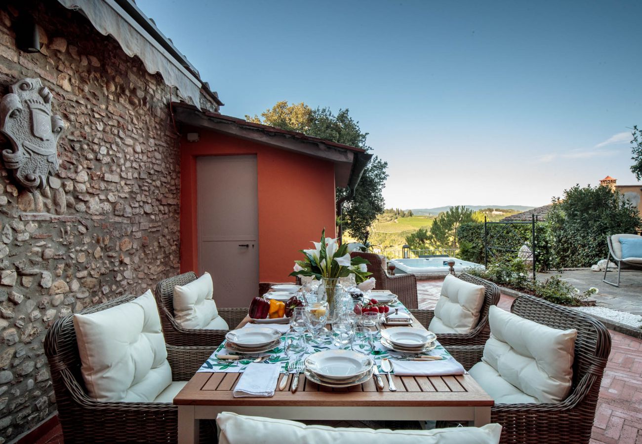 Villa in Marcialla - VILLA CHIANTI, your Secret 4 Bedrooms Retreat with View over the Vineyards in Marcialla Villa in Marcialla - VILLA CHIANTI, your Secret 4 Bedrooms Retreat with View over the Vineyards in Marcialla