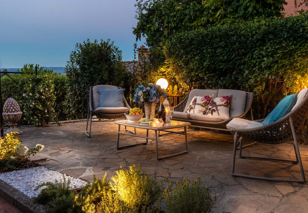 Villa in Marcialla - VILLA CHIANTI, your Secret 4 Bedrooms Retreat with View over the Vineyards in Marcialla Villa in Marcialla - VILLA CHIANTI, your Secret 4 Bedrooms Retreat with View over the Vineyards in Marcialla