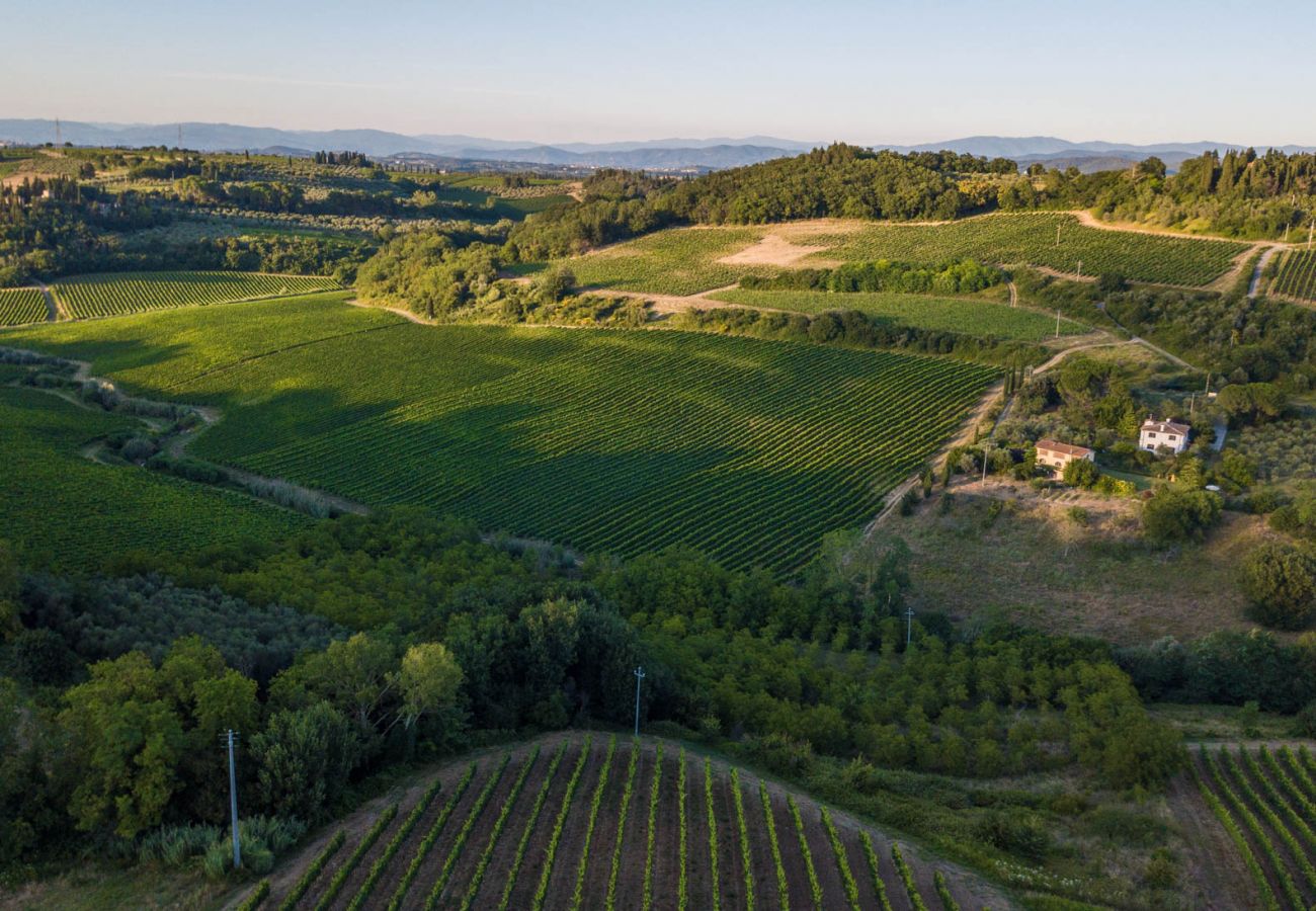 Villa in Marcialla - VILLA CHIANTI, your Secret 4 Bedrooms Retreat with View over the Vineyards in Marcialla Villa in Marcialla - VILLA CHIANTI, your Secret 4 Bedrooms Retreat with View over the Vineyards in Marcialla
