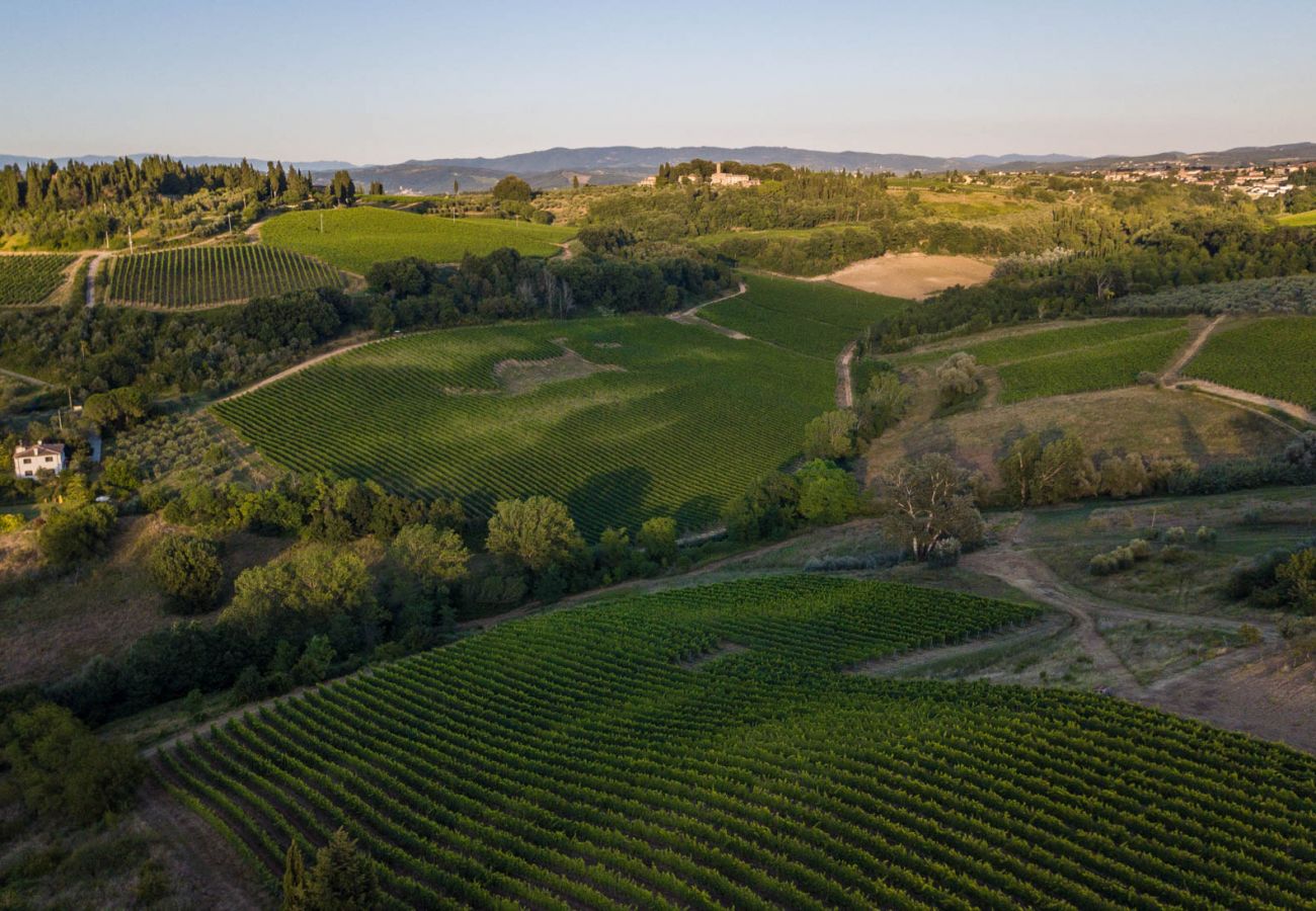 Villa in Marcialla - VILLA CHIANTI, your Secret 4 Bedrooms Retreat with View over the Vineyards in Marcialla Villa in Marcialla - VILLA CHIANTI, your Secret 4 Bedrooms Retreat with View over the Vineyards in Marcialla