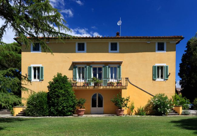 Villa in Montecarlo - 10 Bedrooms Villa in Lucca, SPA, Panoramic Pool Villa in Montecarlo - 10 Bedrooms Villa in Lucca, SPA, Panoramic Pool