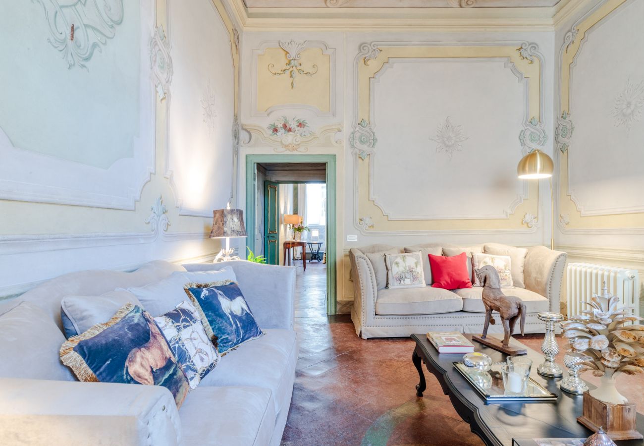 Apartment in Lucca - 8 Bedrooms Luxury Apartment in the Heart of Lucca