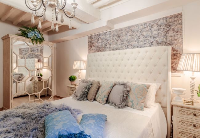 Apartment in Lucca - Luxury 1 Bedroom Apartment inside the Walls of Lucca Apartment in Lucca - Luxury 1 Bedroom Apartment inside the Walls of Lucca