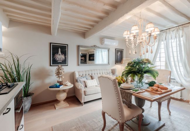 Apartment in Lucca - Luxury 1 Bedroom Apartment inside the Walls of Lucca Apartment in Lucca - Luxury 1 Bedroom Apartment inside the Walls of Lucca