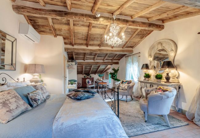 Villa in Lucca - Villa Gufo The Place to Be. Panoramic Private Pool with a Lucca View and Private Tennis Court Villa in Lucca - Villa Gufo The Place to Be. Panoramic Private Pool with a Lucca View and Private Tennis Court