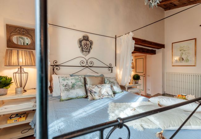 Villa in Lucca - Villa Gufo The Place to Be. Panoramic Private Pool with a Lucca View and Private Tennis Court Villa in Lucca - Villa Gufo The Place to Be. Panoramic Private Pool with a Lucca View and Private Tennis Court