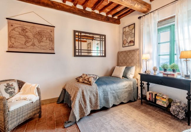 Villa in Lucca - Villa Gufo The Place to Be. Panoramic Private Pool with a Lucca View and Private Tennis Court Villa in Lucca - Villa Gufo The Place to Be. Panoramic Private Pool with a Lucca View and Private Tennis Court