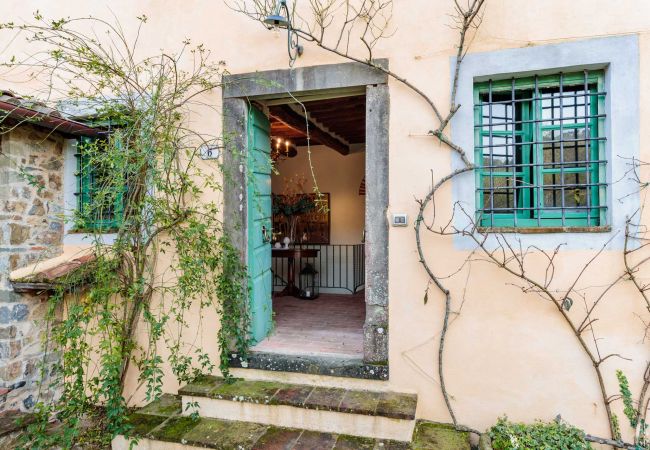 Villa in Lucca - Villa Gufo The Place to Be. Panoramic Private Pool with a Lucca View and Private Tennis Court Villa in Lucca - Villa Gufo The Place to Be. Panoramic Private Pool with a Lucca View and Private Tennis Court