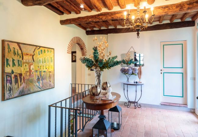 Villa in Lucca - Villa Gufo The Place to Be. Panoramic Private Pool with a Lucca View and Private Tennis Court Villa in Lucca - Villa Gufo The Place to Be. Panoramic Private Pool with a Lucca View and Private Tennis Court