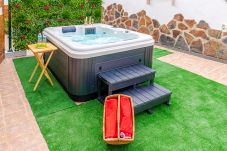 House in Moya - Mari House With Jacuzzi and BBQ by CanariasGetaway