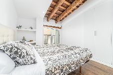 Apartment in Valencia / València - CENTER-2BR, 2BA-ATTIC-TERRACE,VIEW, WI-FI, A/C 