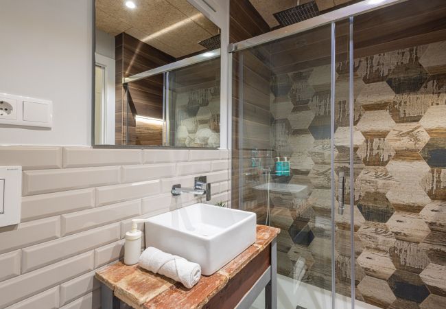 Apartment in Valencia / València - CENTER-MODERN 1BR, 2BA-TERRACE, WI-FI, A/C  Apartment in Valencia / València - CENTER-MODERN 1BR, 2BA-TERRACE, WI-FI, A/C