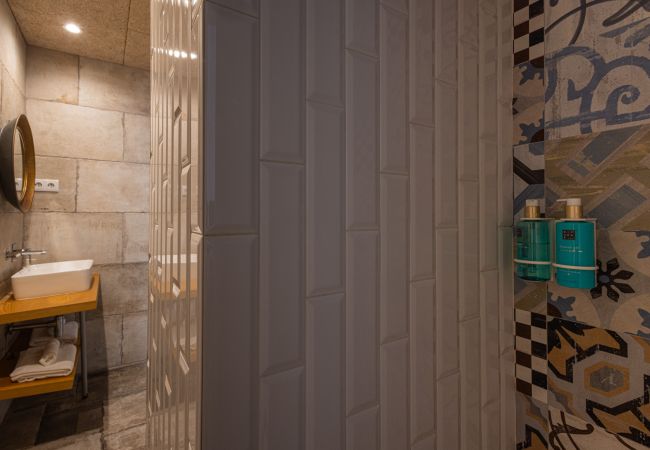 Apartment in Valencia / València - CENTER-MODERN 1BR, 2BA-TERRACE, WI-FI, A/C  Apartment in Valencia / València - CENTER-MODERN 1BR, 2BA-TERRACE, WI-FI, A/C