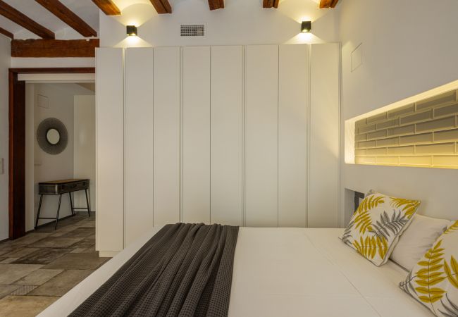 Apartment in Valencia / València - CENTER-MODERN 1BR, 2BA-TERRACE, WI-FI, A/C  Apartment in Valencia / València - CENTER-MODERN 1BR, 2BA-TERRACE, WI-FI, A/C