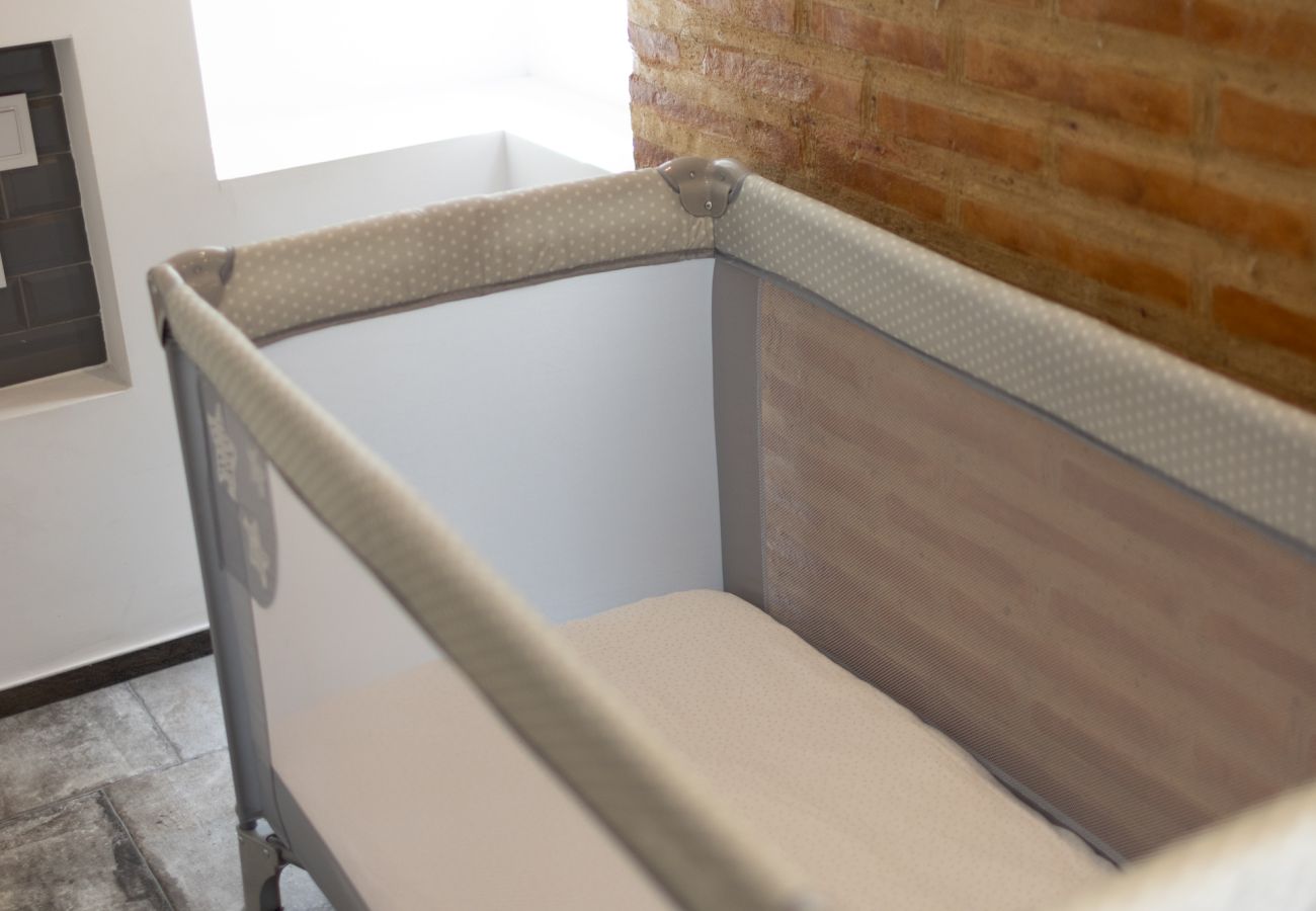 Apartment in Valencia / València - CENTER-MODERN 1BR, 2BA-TERRACE, WI-FI, A/C  Apartment in Valencia / València - CENTER-MODERN 1BR, 2BA-TERRACE, WI-FI, A/C