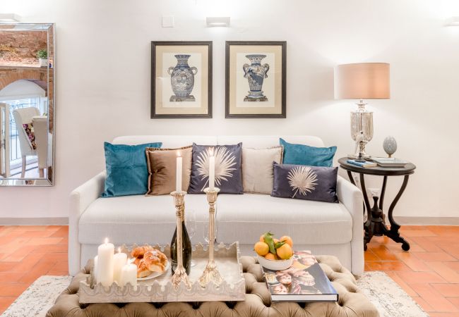 Apartment in Lucca - A Million Dollar's View: the Lucca Colosseum. Luxury 1 bedroom 1 Bathroom Apartment Apartment in Lucca - A Million Dollar's View: the Lucca Colosseum. Luxury 1 bedroom 1 Bathroom Apartment