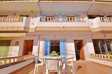 Apartment for rent with terrace next to the beach