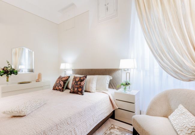 Apartment in Lucca - Luxury 3 Bedrooms Apartment with Elevator inside Lucca by the Main Square Piazza San Michele  Apartment in Lucca - Luxury 3 Bedrooms Apartment with Elevator inside Lucca by the Main Square Piazza San Michele