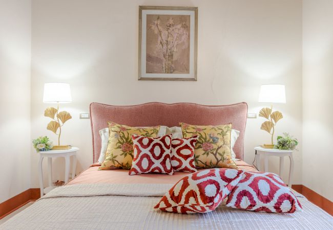 Apartment in Lucca - Luxury 3 Bedrooms Apartment with Elevator inside Lucca by the Main Square Piazza San Michele  Apartment in Lucca - Luxury 3 Bedrooms Apartment with Elevator inside Lucca by the Main Square Piazza San Michele