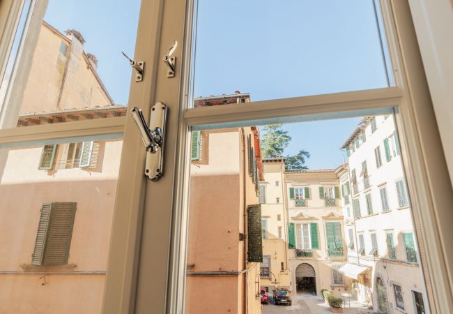 Apartment in Lucca - Luxury 3 Bedrooms Apartment with Elevator inside Lucca by the Main Square Piazza San Michele  Apartment in Lucca - Luxury 3 Bedrooms Apartment with Elevator inside Lucca by the Main Square Piazza San Michele